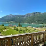 Eide Gardshotell Гостевой дом Скьолден
