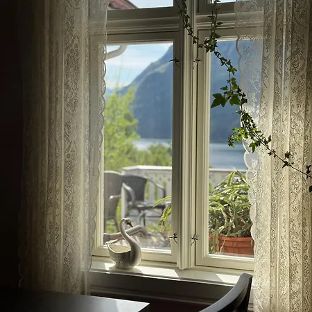 Eide Gardshotell Πανσιόν *